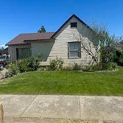 607 S Wapato Ave, Wapato, WA 98951