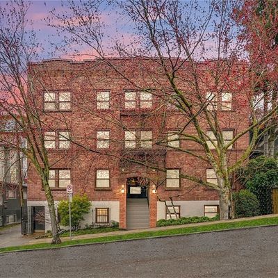 516 E Thomas Street, Seattle, WA 98102