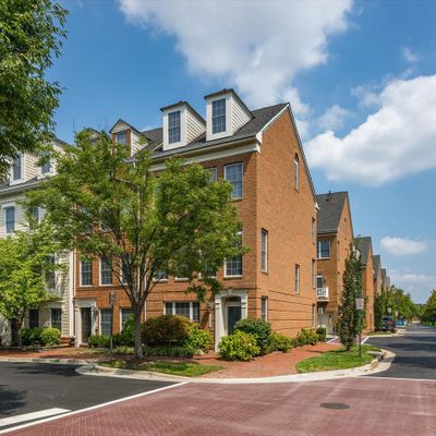 5229 Harold Secord St, Alexandria, VA 22304