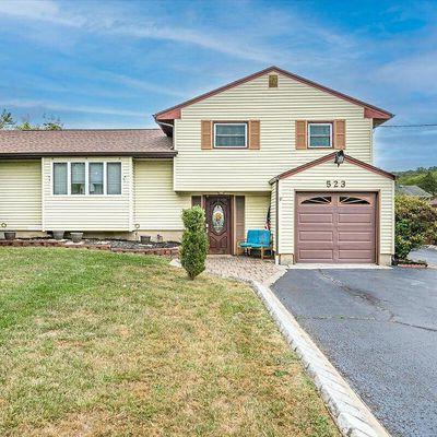 523 East Rd, Belford, NJ 07718