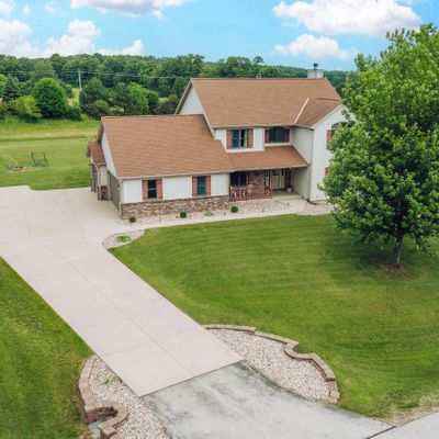 5276 Juniper Ln, West Bend, WI 53095