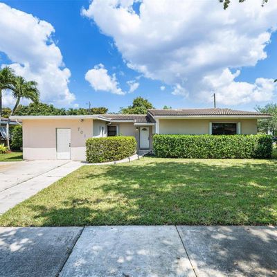 701 Albatross St, Miami Springs, FL 33166