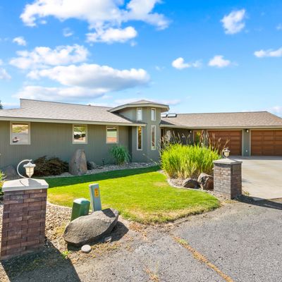 702 Hillcrest Pl, Selah, WA 98942