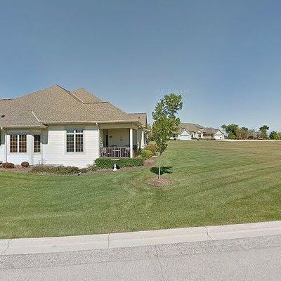 7112 W Greyhawk Ln, Franklin, WI 53132