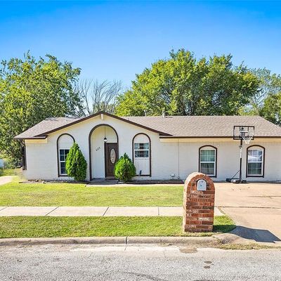 6128 Estill Dr, Watauga, TX 76148