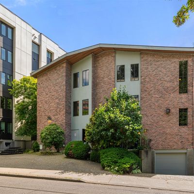 617 W Mercer Place, Seattle, WA 98119