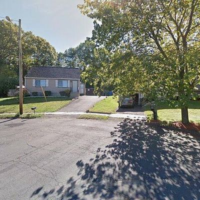 62 Midhill Dr, Hamden, CT 06514