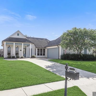 6200 Pelican Crossing Dr, Gonzales, LA 70737