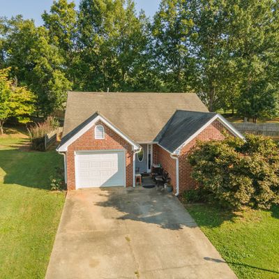 8 Kiawah Ct, Newnan, GA 30265