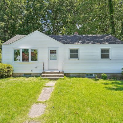 8 Mayfair Rd, Bloomfield, CT 06002