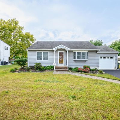 8 Parkview Dr, Hazlet, NJ 07730