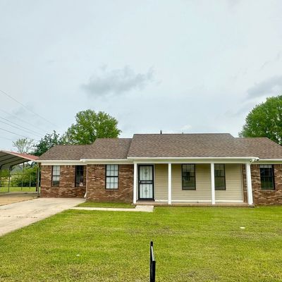 804 Fairlawan Dr, Bolivar, TN 38008