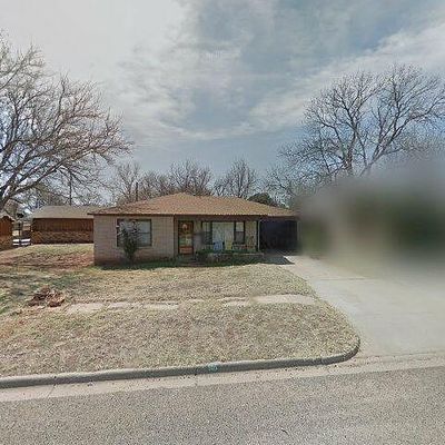 805 Avenue I Nw, Childress, TX 79201