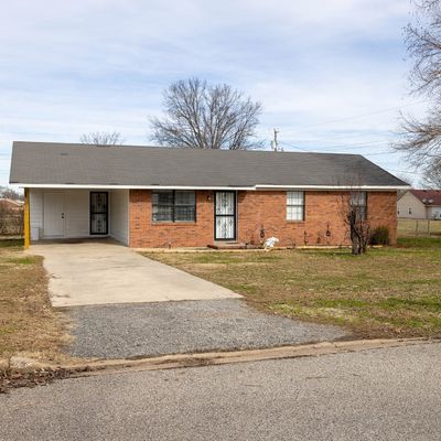 806 Fairlawn Dr, Bolivar, TN 38008