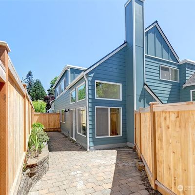 8424 25th Avenue Sw, Seattle, WA 98106