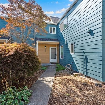 8454 26th Avenue Sw, Seattle, WA 98106