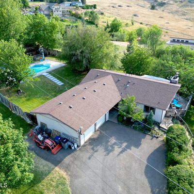 924 N Scenic Rd, Yakima, WA 98908