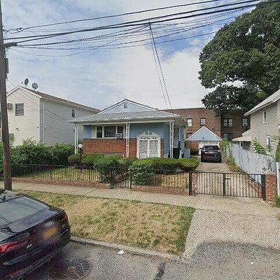 9940 213 Th St, Queens Village, NY 11429