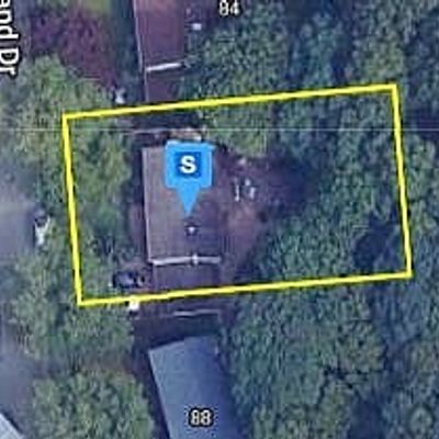 86 Iceland Dr, Huntington Station, NY 11746