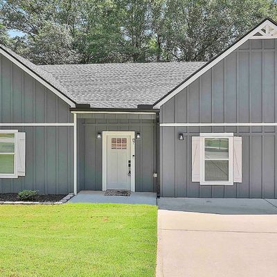 87 Farmer St, Newnan, GA 30263