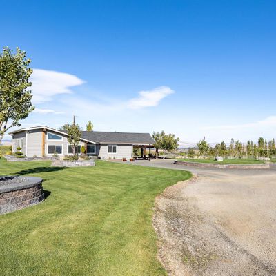 8705 Scenic Dr, Yakima, WA 98908