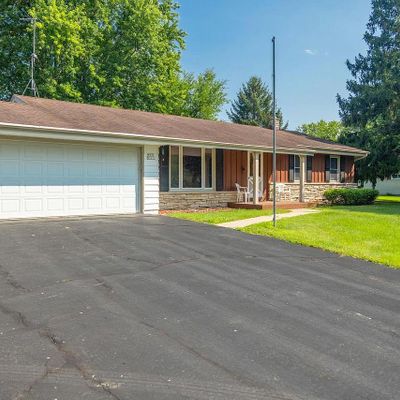 W395 N5892 Laketon Ave, Oconomowoc, WI 53066