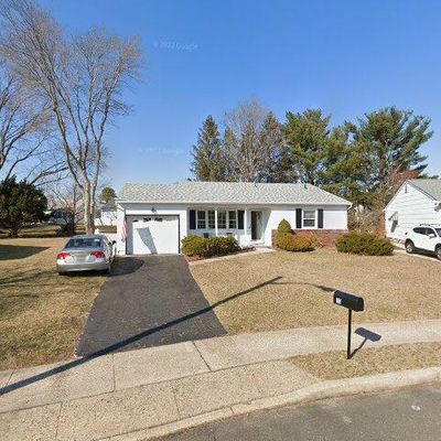 10 Surrey Ct, Toms River, NJ 08757