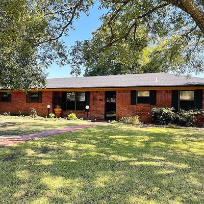 100 Twin Cir, Wortham, TX 76693