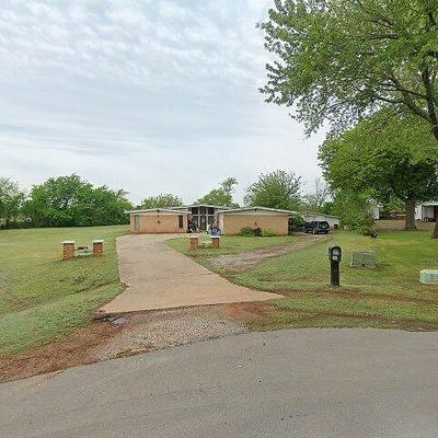 101 Pinewood Dr, Tuttle, OK 73089