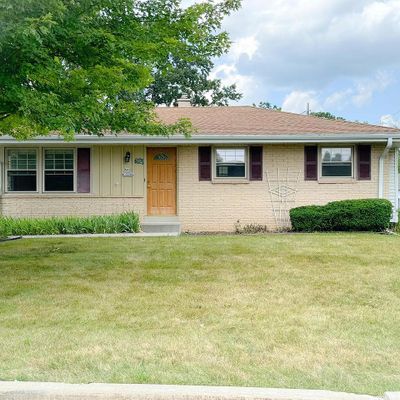 N89 W17784 Martin Dr, Menomonee Falls, WI 53051