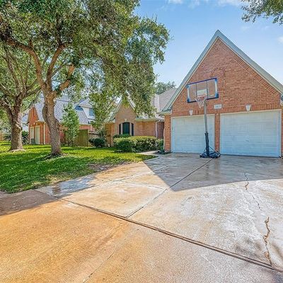 11823 Caprock Canyons Ln, Sugar Land, TX 77498