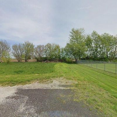 121 E Kenney St, Divernon, IL 62530