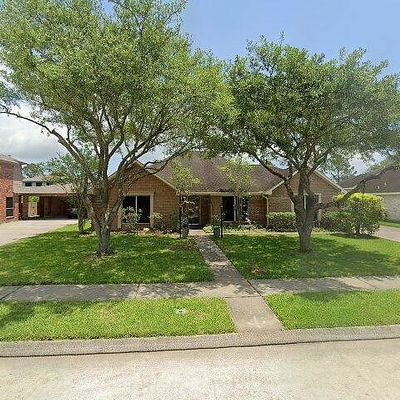 110 Meadow Gate Dr, League City, TX 77573