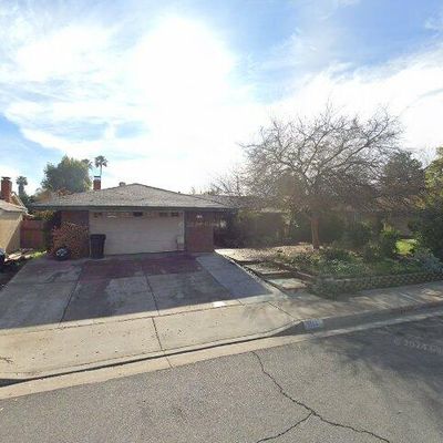 1104 Roosevelt Dr, Lake Elsinore, CA 92530