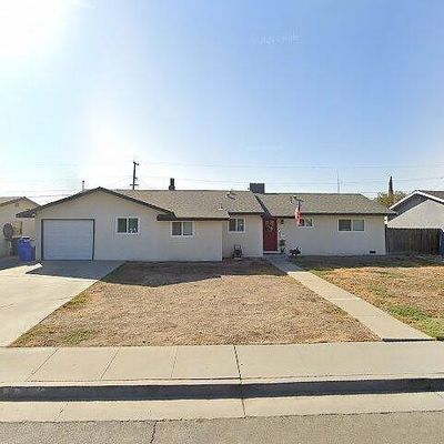 135 W Burlwood Ln, Lemoore, CA 93245