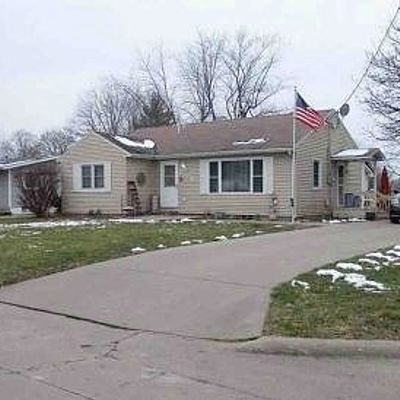 1221 N Iowa Ave, Washington, IA 52353