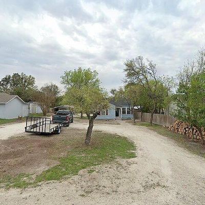 128 6 Th St #W, Ingram, TX 78025