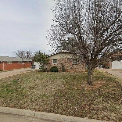 1304 Se Barclay Rd, Lawton, OK 73501