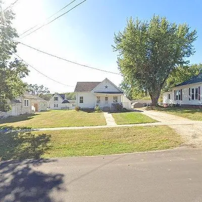 16 E 3 Rd St, Earlville, IA 52041