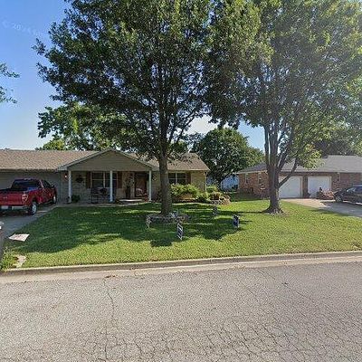 17 E Broadway St, Higginsville, MO 64037