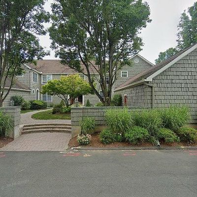 19 Harwich Ln, West Hartford, CT 06117