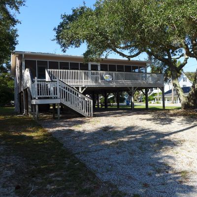 2002 Myrtle St, Edisto Island, SC 29438