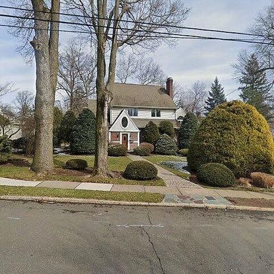 205 Vandelinda Ave, Teaneck, NJ 07666