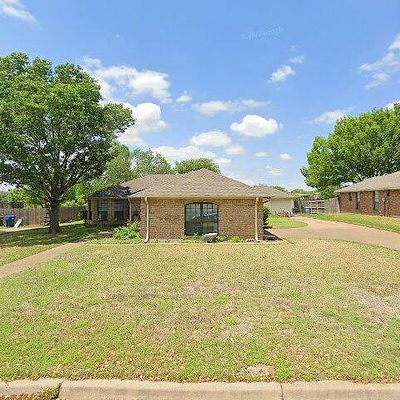 224 Crescent Dr, Hewitt, TX 76643