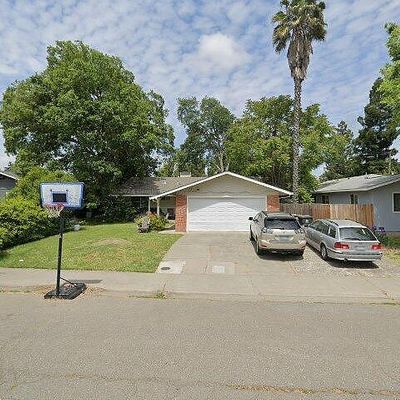 2413 Clemson Dr, Davis, CA 95618