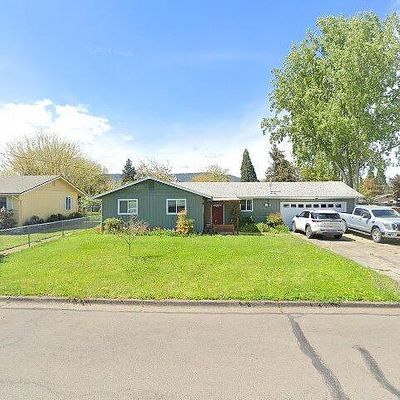 208 Corcoran Ln, Central Point, OR 97502