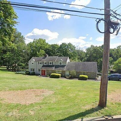 2695 Old Cedar Grove Rd, Broomall, PA 19008