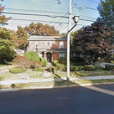 292 School St, Westbury, NY 11590