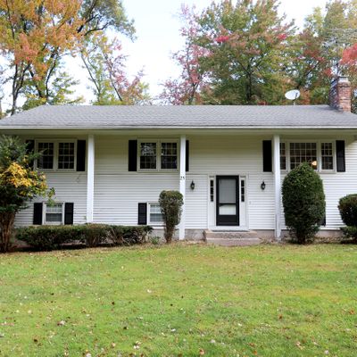 25 Burnwood Dr, Bloomfield, CT 06002