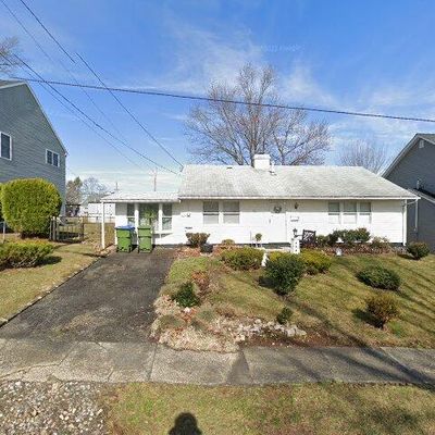 25 Windsor Rd, Edison, NJ 08817